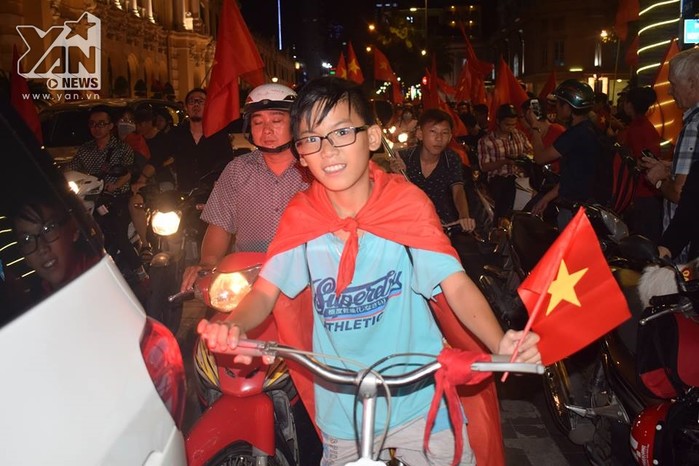 Không có xe máy thì ta "đi bão" bằng xe đạp vậy... Không có xe máy thì ta "đi bão" bằng xe đạp vậy...
